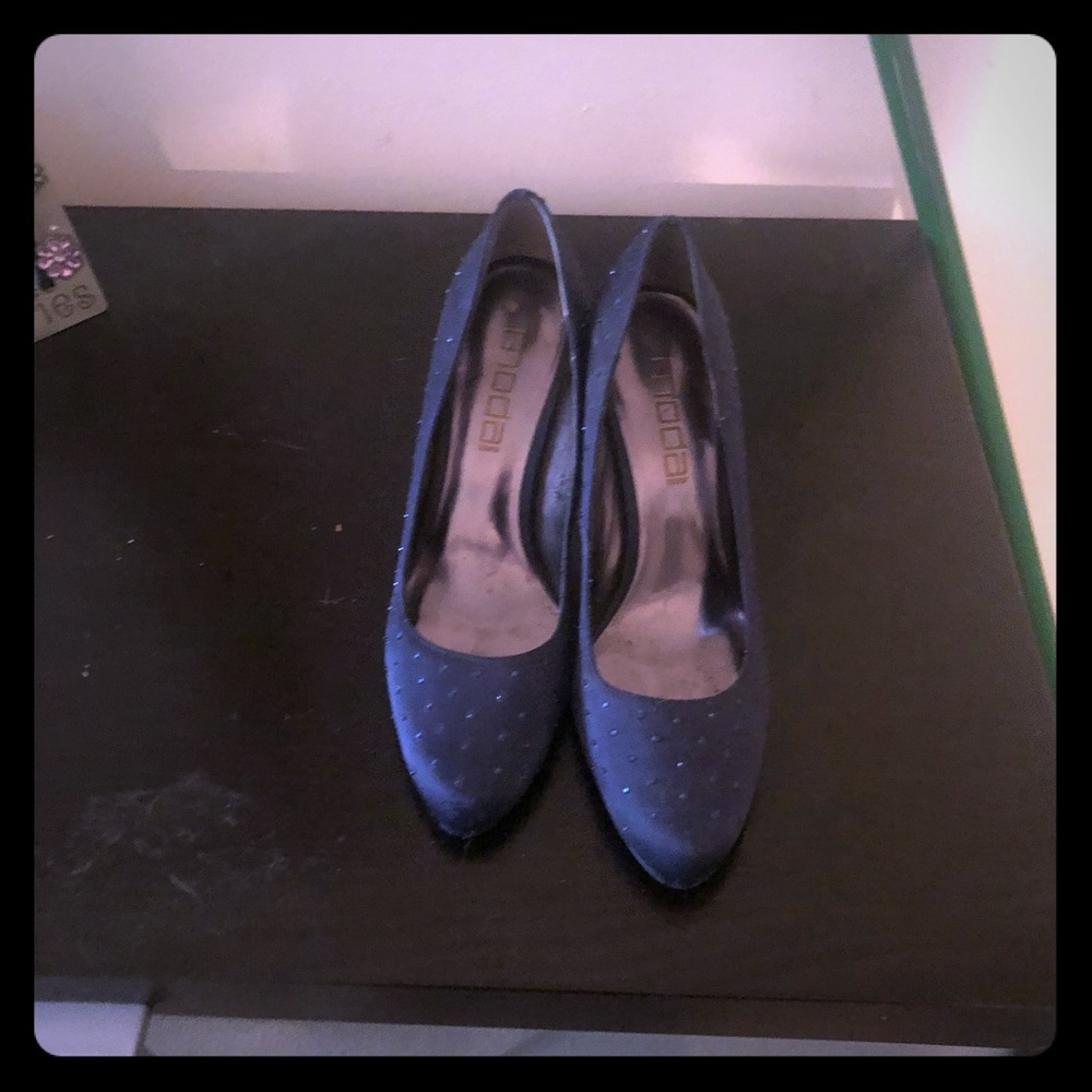 Beautiful moda jeweled navy heels